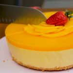 Cheesecake Clásico con Mango y Galletas de Coco